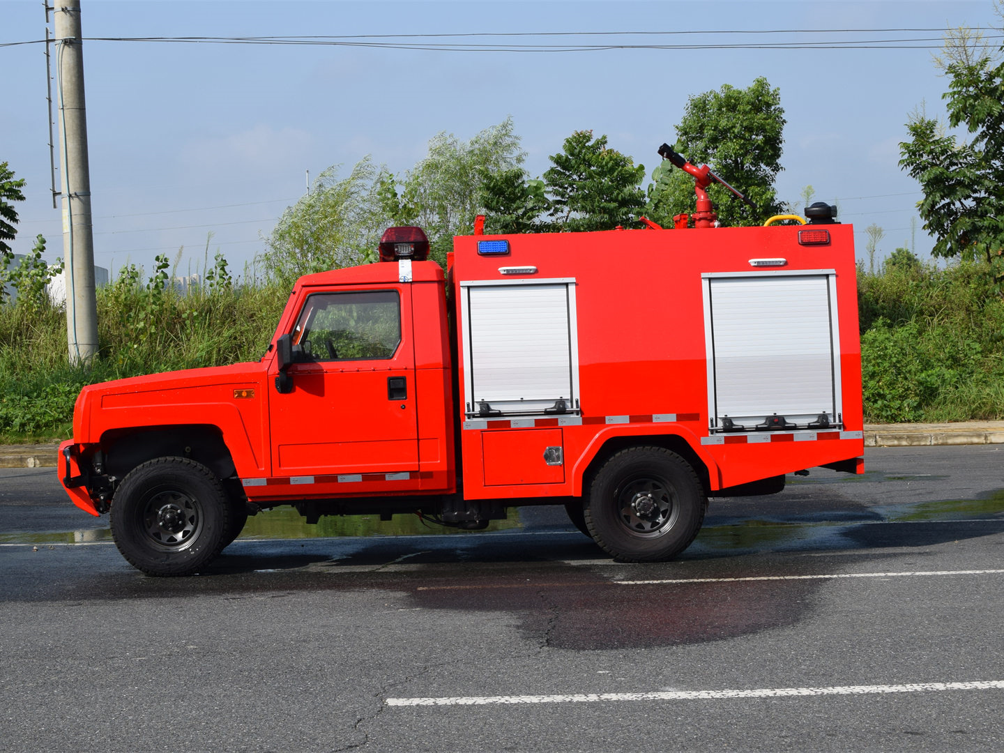 四驅1噸水罐消防車