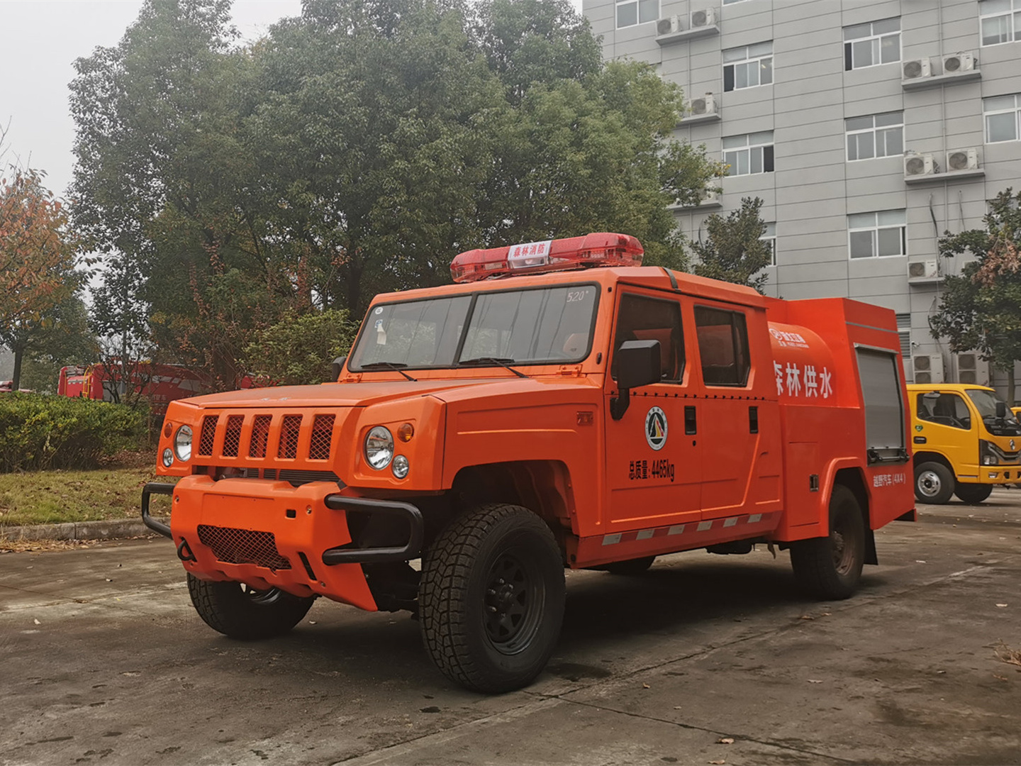 森林四驅(qū)勇士雙排1.31噸供水車
