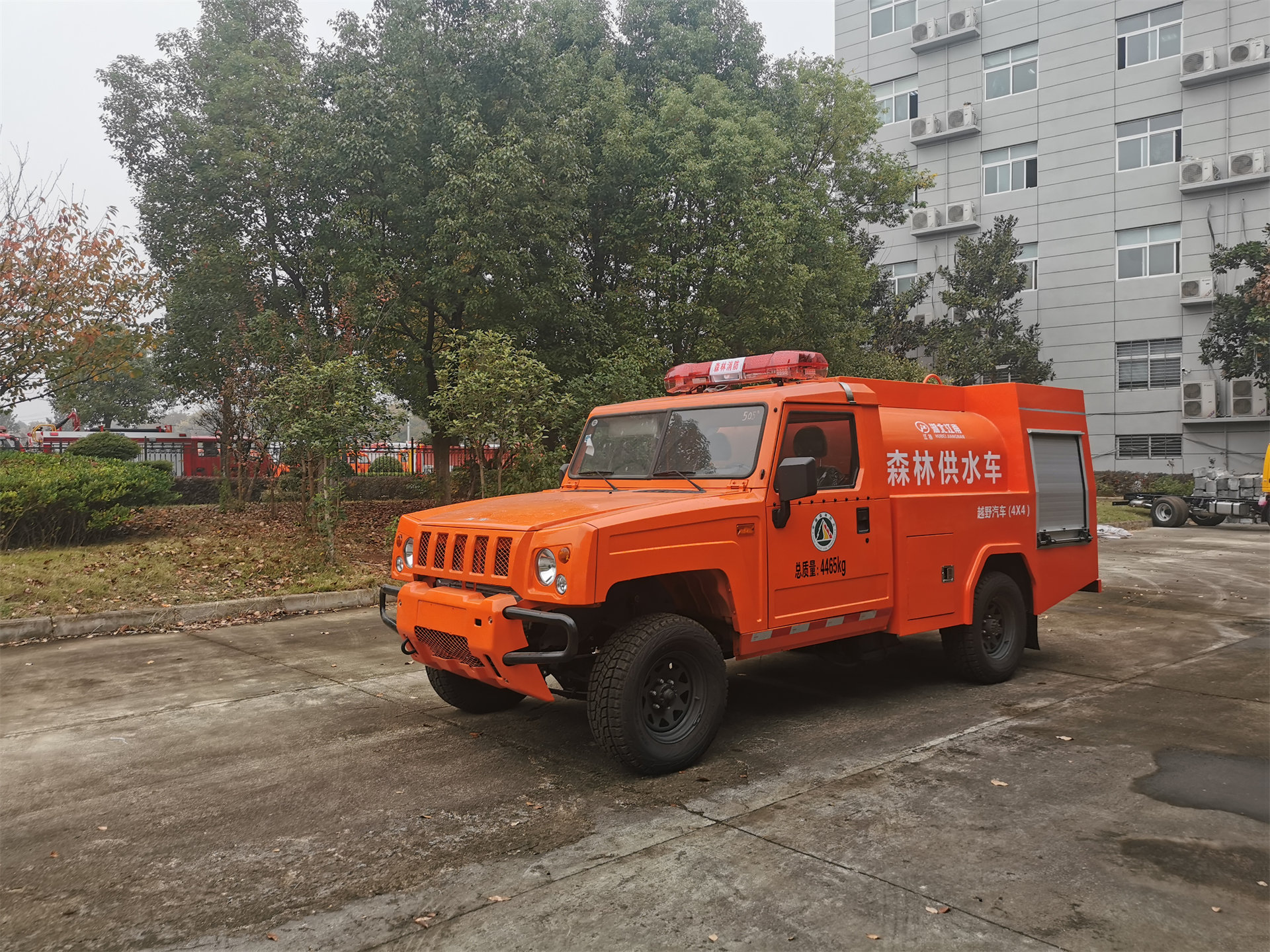 森林四驅(qū)勇士單排1.57噸供水車