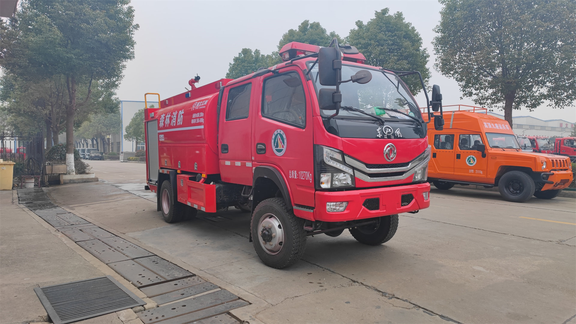 森林四驅東風雙排4.8噸供水車