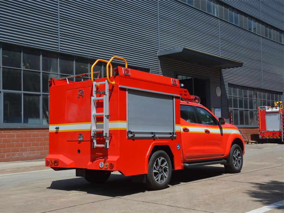 東風(fēng)皮卡器材消防車